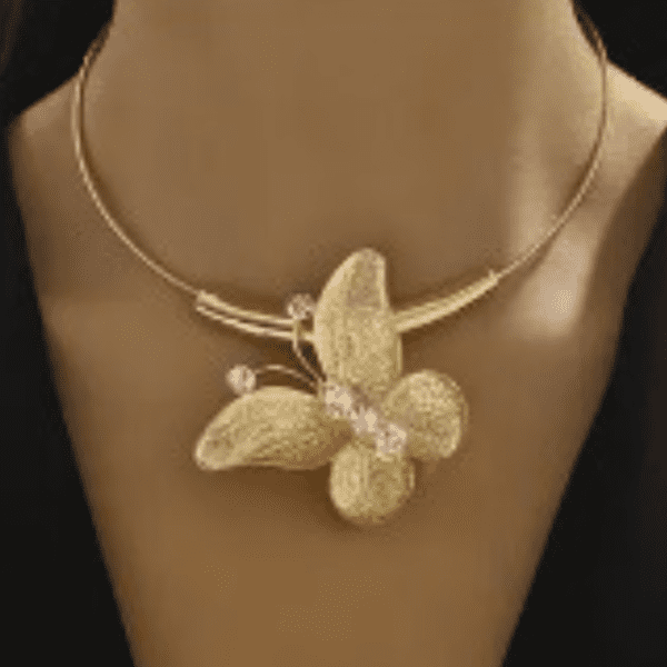 Colar de aço com Borboleta