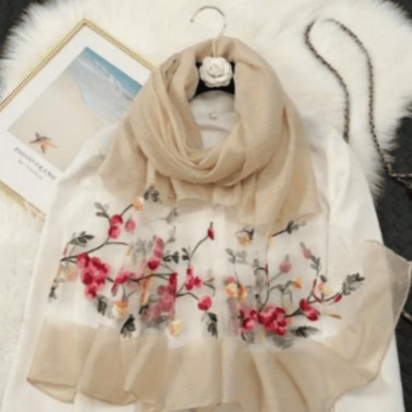 Lenço em Organza Bordado com Flores - Image 2