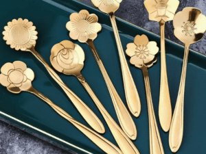 Conjunto de 8 colheres de aço em forma de flor