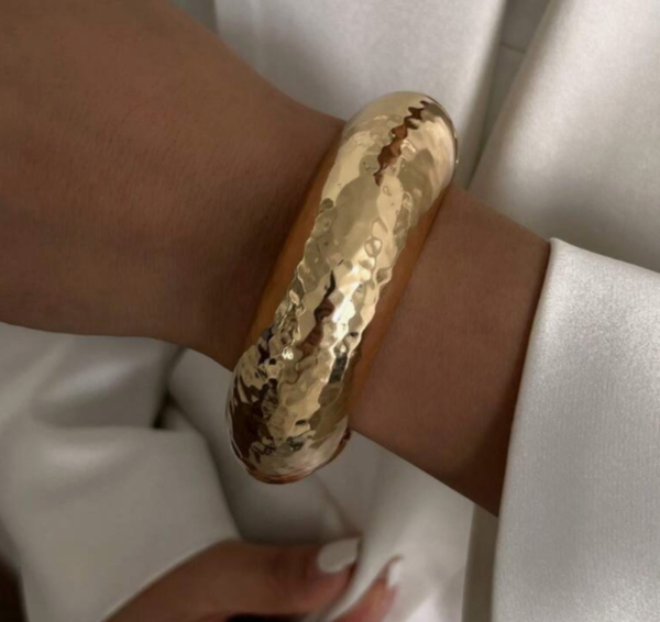 Pulseira de aço martelado