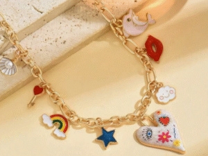 Colar com charmes doces