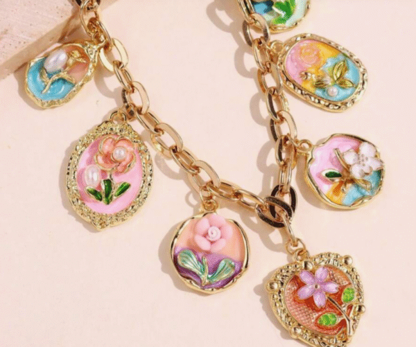 Colar de charmes com medalhões