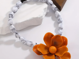 Colar Flor Laranja