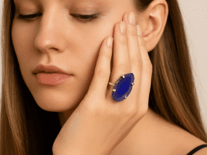 Anel de Ágata Lilás Banhado a Prata.