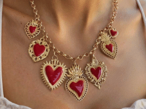 Colar Corações Dourado – Efeito Joia