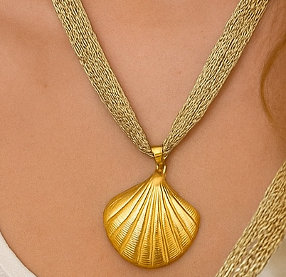 Colares dourados com sol, coração e concha - Image 3