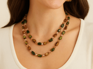 Colar longo duplo pedras verdes e castanhas
