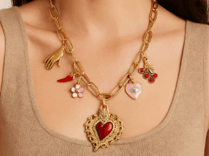 Colar pedras vermelhas com olhos e coração sagrado