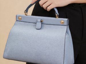 Mala Estruturada Azul com Detalhes Dourados