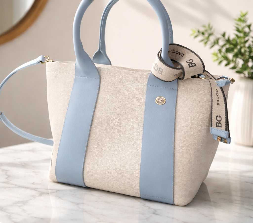 Mala Elegante Branca com Detalhes Azuis – Estilo Sofisticado para o Dia a Dia - Image 2