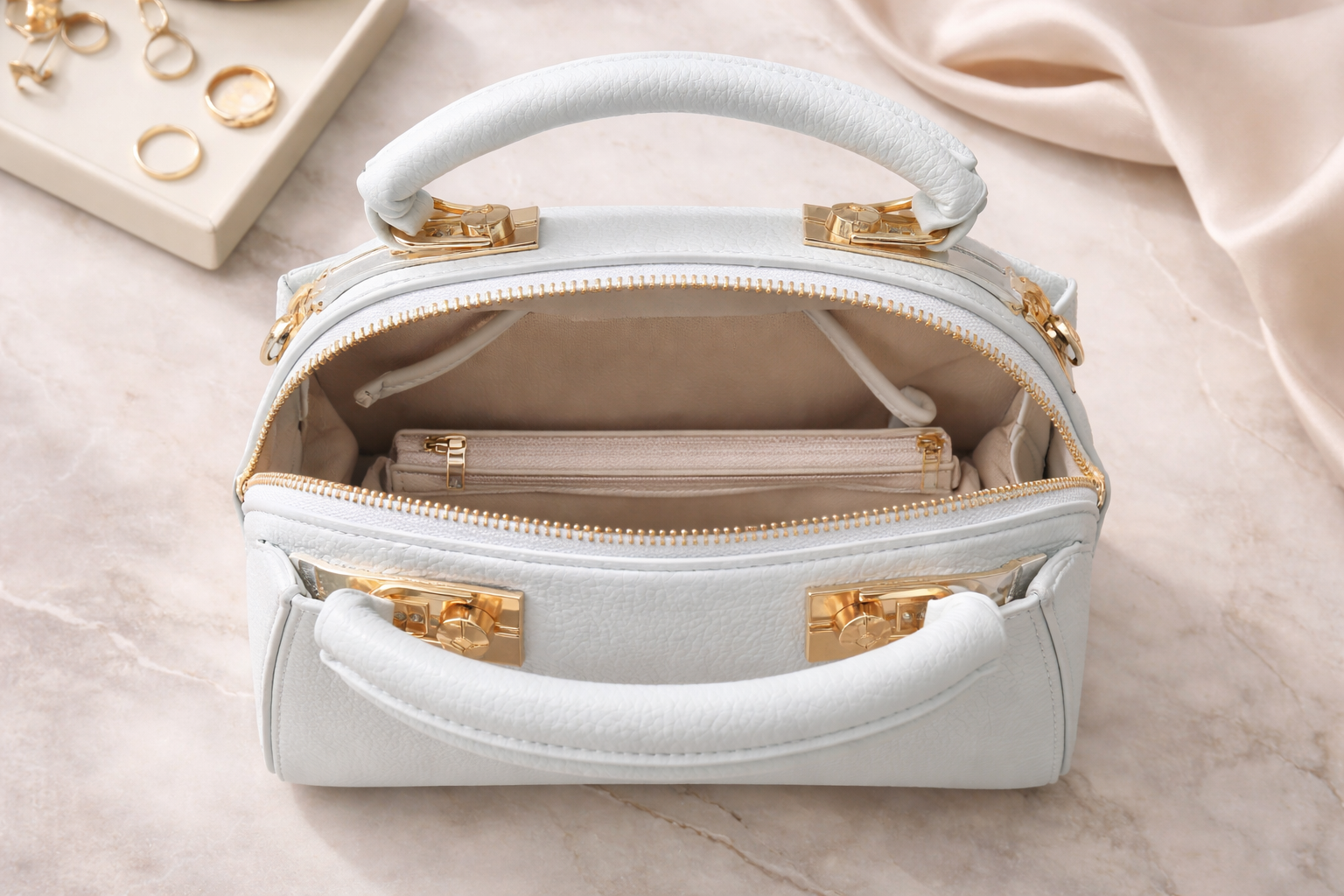 Mala Branca Minimalista com Textura – Elegância Simples e Moderna - Image 4