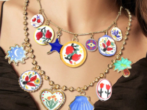 Colar Statement Medalhões Artísticos Coloridos